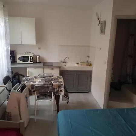 Studio Pour 3 Personnes Au Calme Dans Villa Nizza Exterior foto